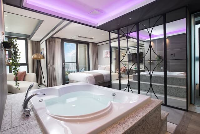 Romantic Suite [3PM Check in]