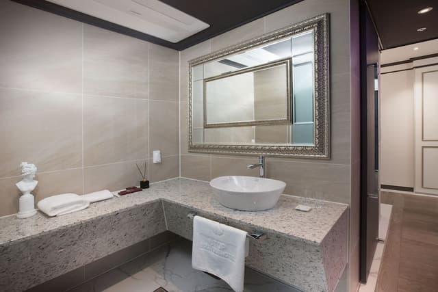 Romantic Suite [3PM Check in]