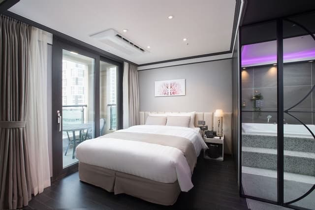 Romantic Suite [3PM Check in]