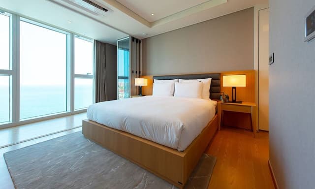 Ocean Junior Suite G, H (Mipo Harbor View)