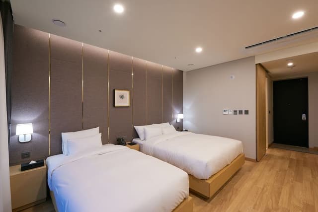 Deluxe Family Twin Room (Breakfast Included)