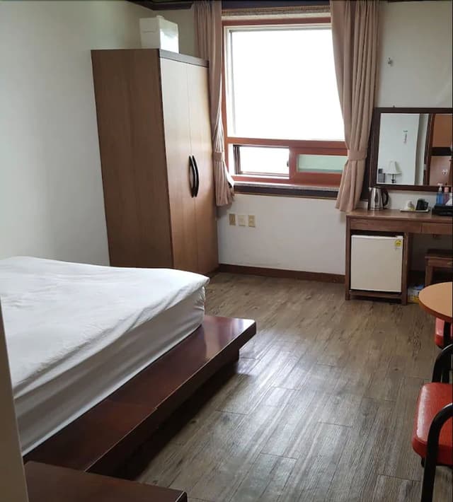 Double Room (Children under 5 not allowed)