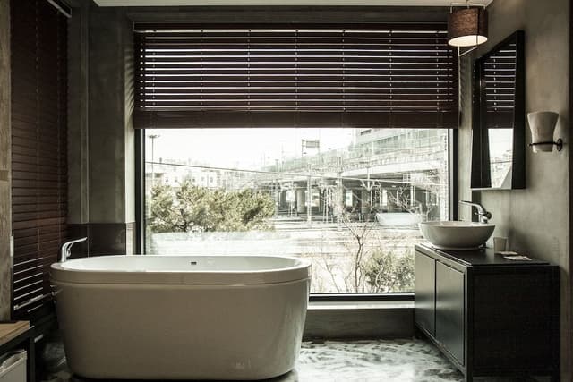 Standard Double Room, Bathtub (Railway View)