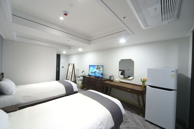 Superior Twin Room (Pool Access for 2)