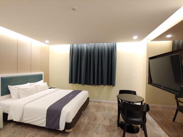Room (8py, Couple)