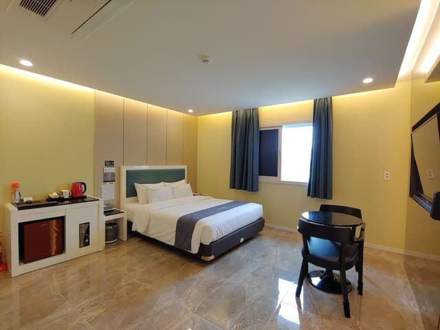Room (8py, Couple)