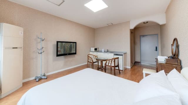 Honeymoon Room