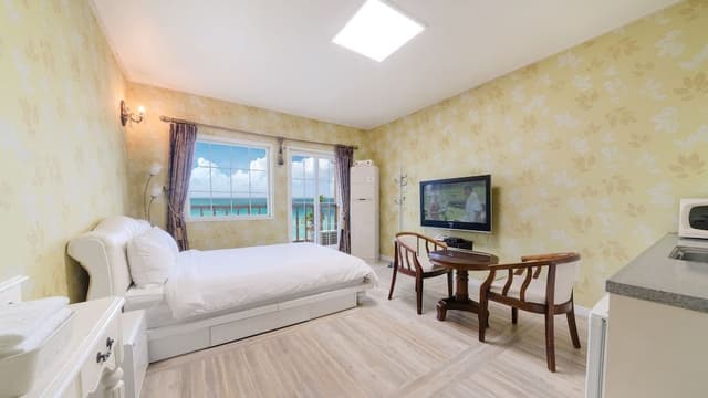 Honeymoon Room
