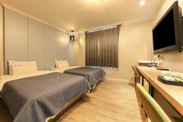 Standard Twin Room