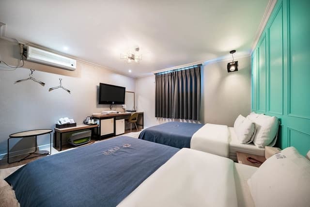 Deluxe Twin Room