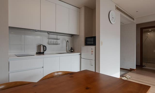 Family Room (A/B type randomly assigned)