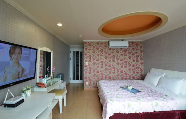 Economy Room, 1 Bedroom, Partial Ocean View, Beachside