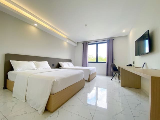 Family Room, 2 Double Beds, City View