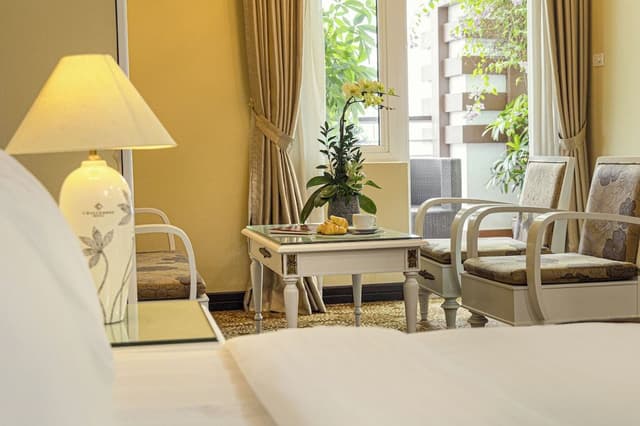 Suite (Chalcedony)