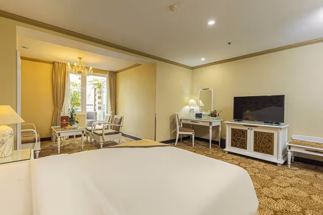 Suite (Chalcedony)