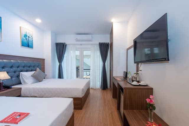 Deluxe Twin Room, Balcony, Hill View