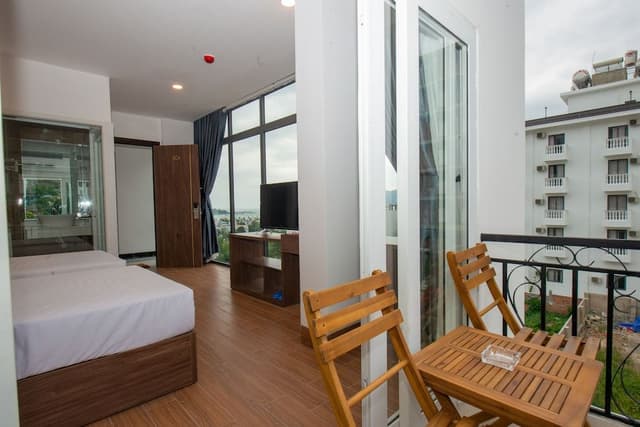 Deluxe Twin Room, Balcony, Hill View