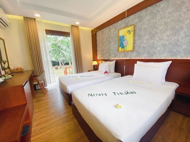 Deluxe Ocean View Twin