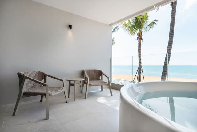 Deluxe Beachfront Twin Room