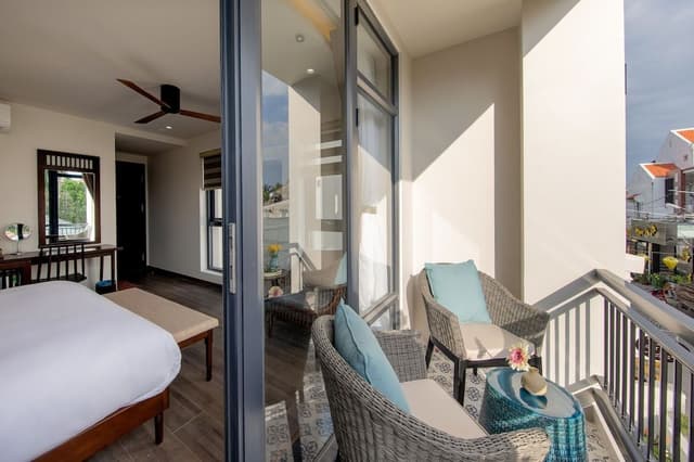 King Suite, Balcony