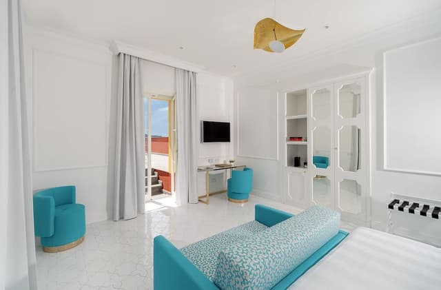 Junior Suite, Hot Tub, Sea View (Deluxe)