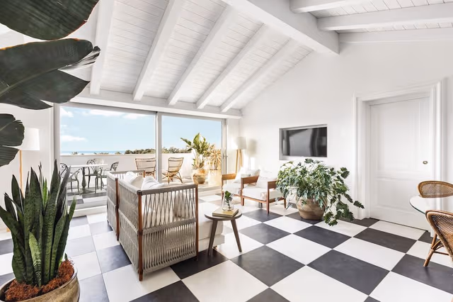 Royal Bay Suite
