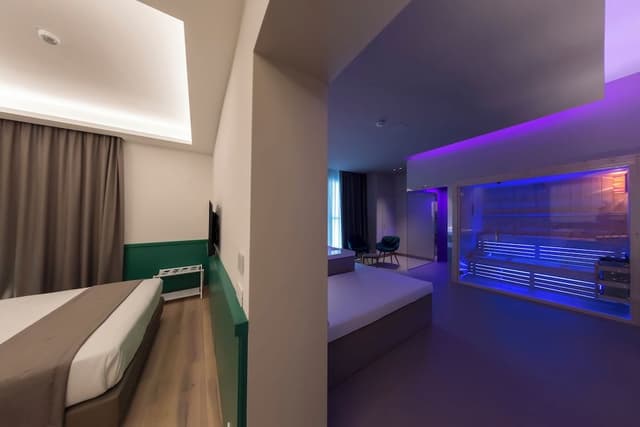 Junior Suite, 1 Double Bed, Jetted Tub