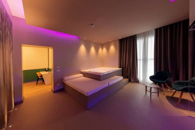 Junior Suite, 1 Double Bed, Jetted Tub