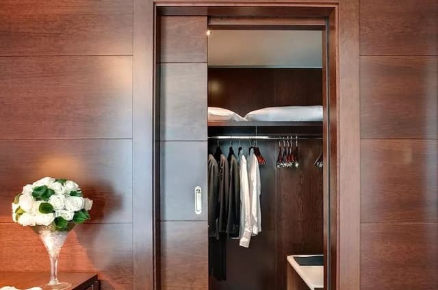 Suite, Sea View