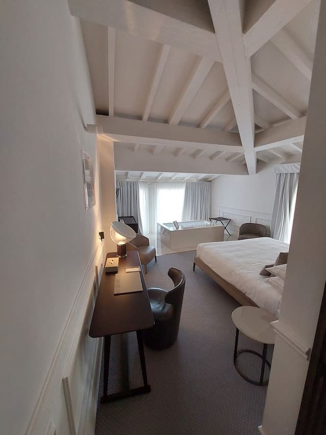 Junior Suite, Bathtub, Garden View