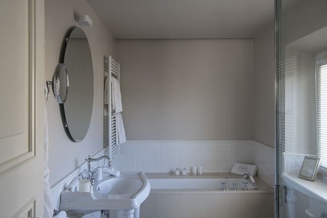 Junior Suite, Bathtub, Garden View