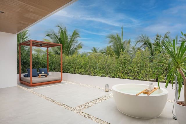 One-Bedroom Suite with Outdoor Bathtub (2+1)