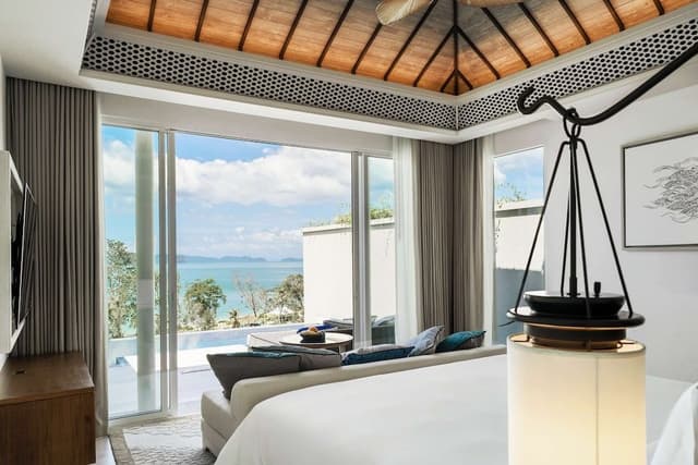 Premium Ocean Pool Suite King