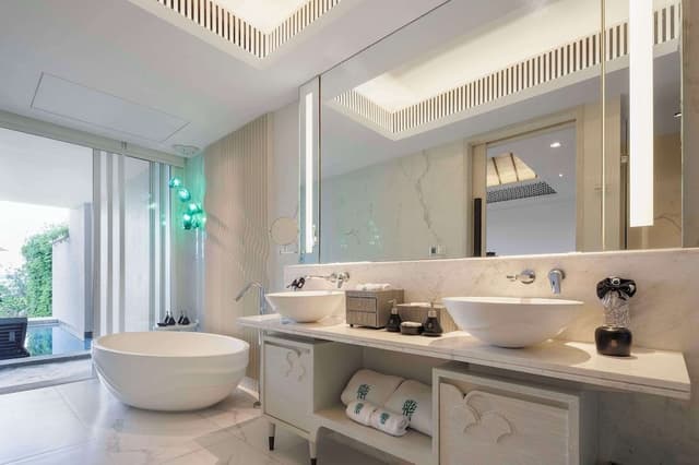 Partial Ocean Pool Suite King