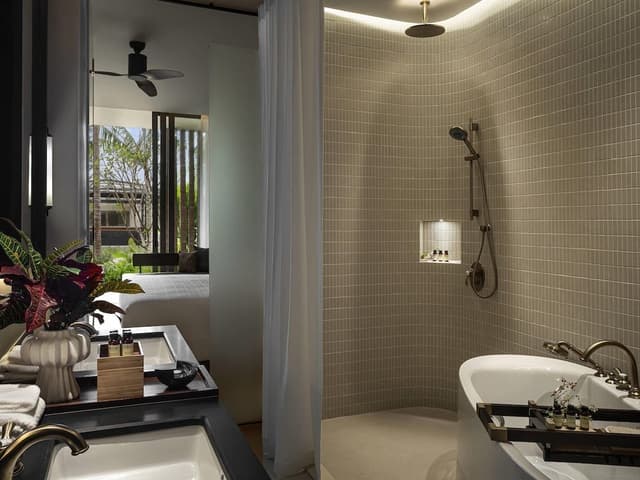 Family Suite, 1 King Bed, Pool Access