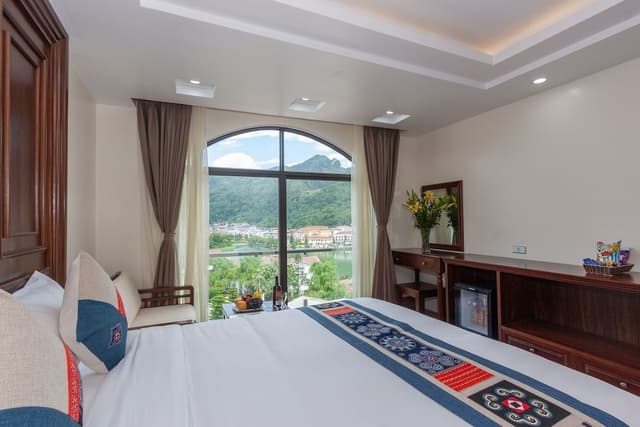 Family Room, Mountain View