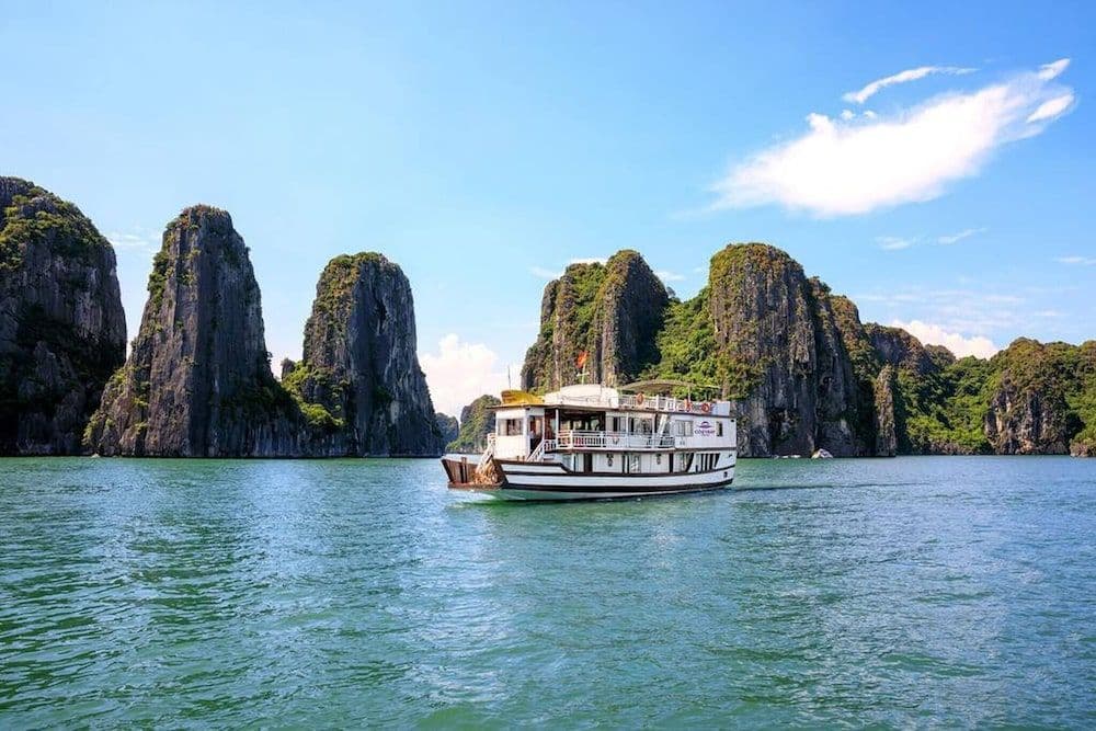 Room in Boat - Halong Bay Cruise For Backpackers Room in Boat - Halong Bay Cruise For Backpackers