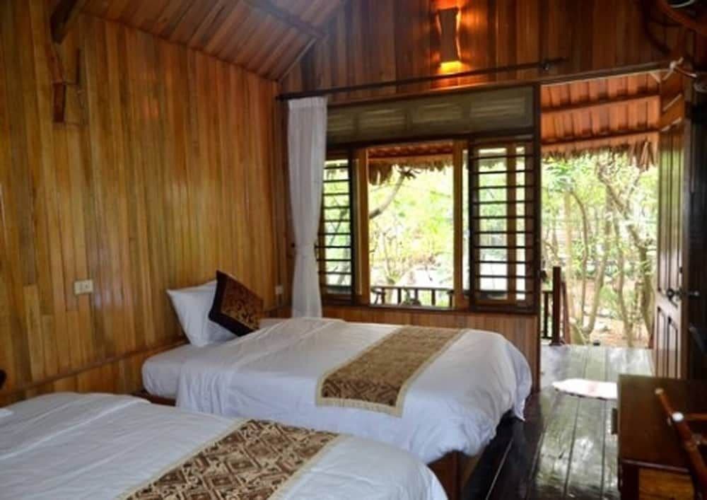 Room in Boat - Halong Bay Deluxe Cruise Bungalow on Island Room in Boat - Halong Bay Deluxe Cruise Bungalow on Island