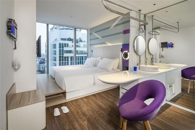 TWIN BED ROOM