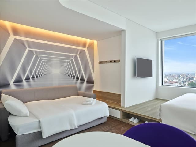 KING GUEST ROOM WITH SOFA BED