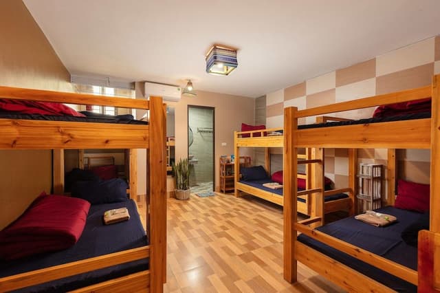 Bed in Mixed Dormitory, Shared Bathroom
