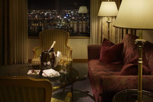 Junior Suite (57 sq.m. / Non-Smoking)