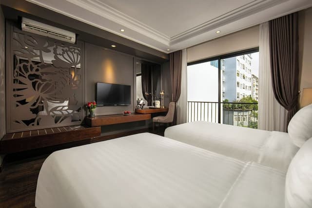 Premier Twin Room, City View