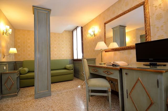Deluxe Double Room, Canal View