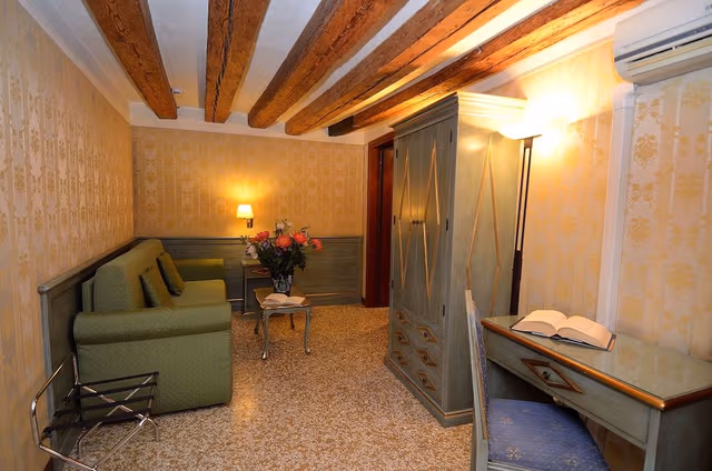Junior Suite, Canal View