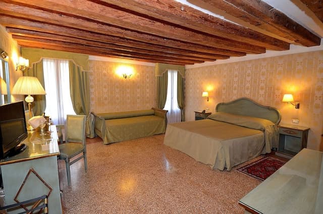 Junior Suite, Canal View