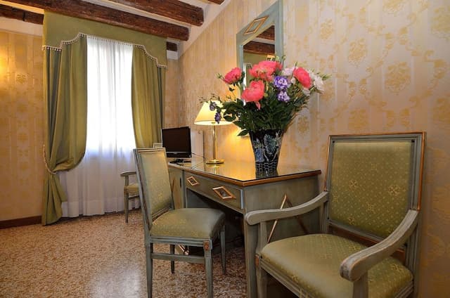 Deluxe Double Room, Canal View