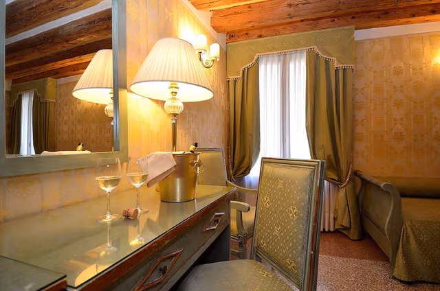 Deluxe Double Room, Canal View