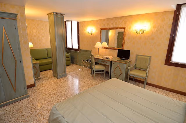 Deluxe Double Room, Canal View