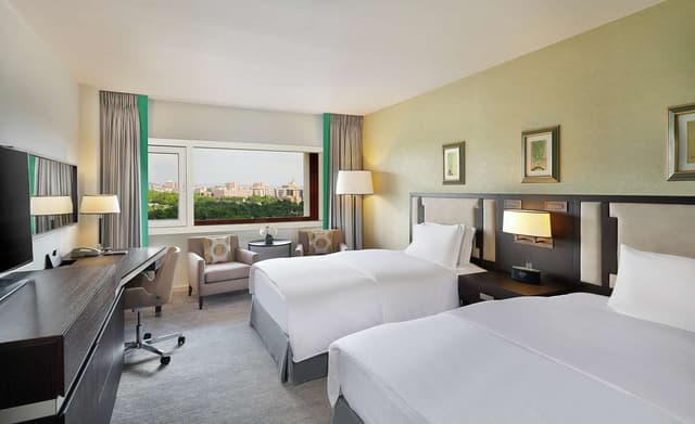 EXEC PRESIDENTIAL W/ 1 KING AND 4 DOUBLE BEDS